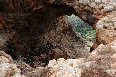 İsrail'in Kuzey dağlarında mağara kemer 