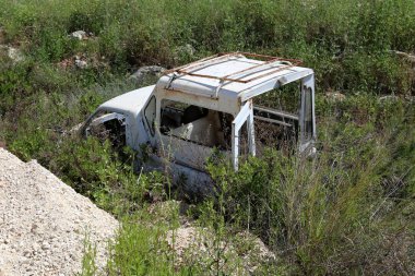 Eski şeyler ve araçları pire piyasada satılan 