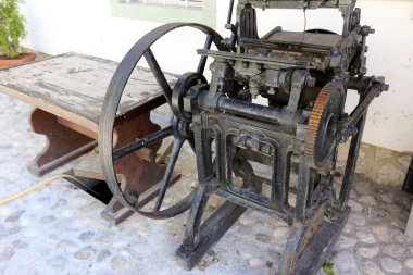 Tekerlek ürünler çeşitli mekanizmaları ve araçları taşınmasında kullanılır. 