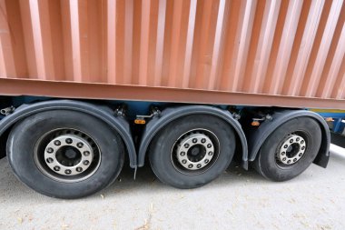 Tekerlek ürünler çeşitli mekanizmaları ve araçları taşınmasında kullanılır. 