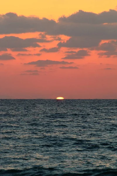 Sol Pone Sobre Horizonte Mediterráneo Termina Día — Foto de Stock