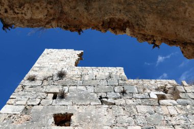 taş doku, kayalar ve eski taş binalar 