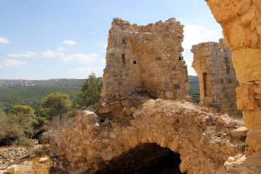 taş doku, kayalar ve eski taş binalar 
