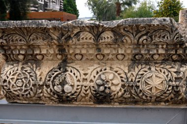 taş doku, kayalar ve eski taş binalar 