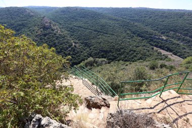 İsrail'in Kuzey Haçlılar Montfort eski kale kalıntıları 