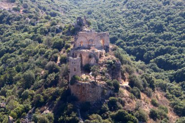 İsrail'in Kuzey Haçlılar Montfort eski kale kalıntıları 