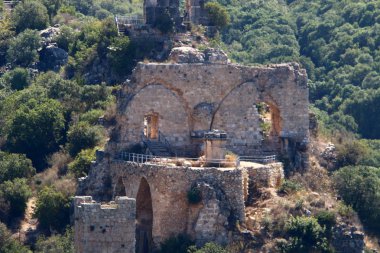 İsrail'in Kuzey Haçlılar Montfort eski kale kalıntıları 