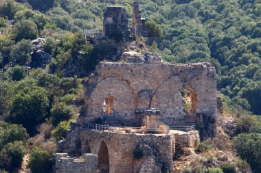 İsrail'in Kuzey Haçlılar Montfort eski kale kalıntıları 