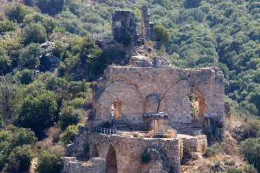 İsrail'in Kuzey Haçlılar Montfort eski kale kalıntıları 