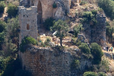 İsrail'in Kuzey Haçlılar Montfort eski kale kalıntıları 