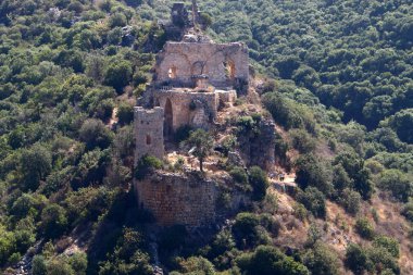 İsrail'in Kuzey Haçlılar Montfort eski kale kalıntıları 