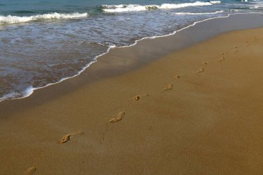 Kumdaki Kuzey İsrail ' Akdeniz'in kıyısında 