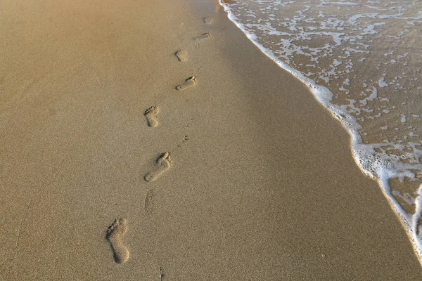 Voetafdrukken Het Zand Aan Oever Van Middellandse Zee Noord Israël — Stockfoto