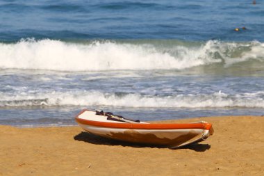 denizin kenarında sahilde tekne Kurtarma Servisi 