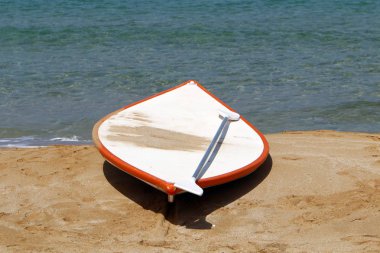 denizin kenarında sahilde tekne Kurtarma Servisi 