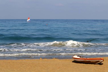 denizin kenarında sahilde tekne Kurtarma Servisi 