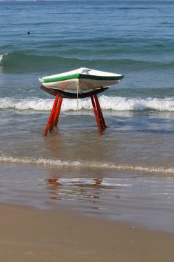 denizin kenarında sahilde tekne Kurtarma Servisi 