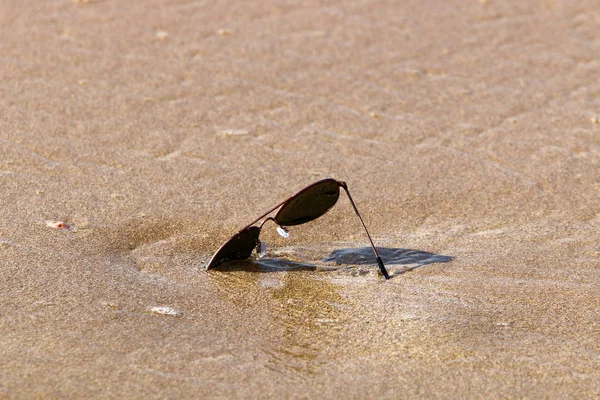 Glazen Liggen Het Strand Het Zand Aan Middellandse Zee — Stockfoto