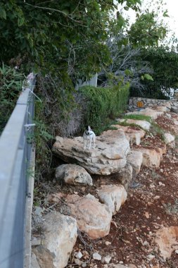 açık bir parkta bir çit 