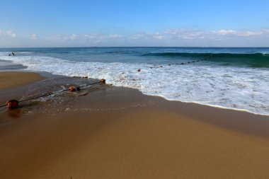 Akdeniz Kuzey İsrail'in kumlu sahili 