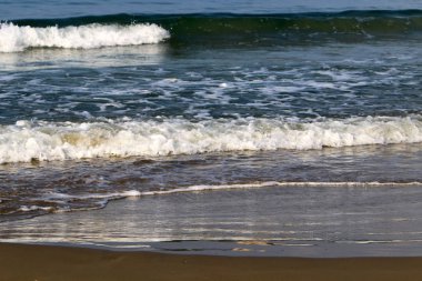 Akdeniz Kuzey İsrail'in kumlu sahili 