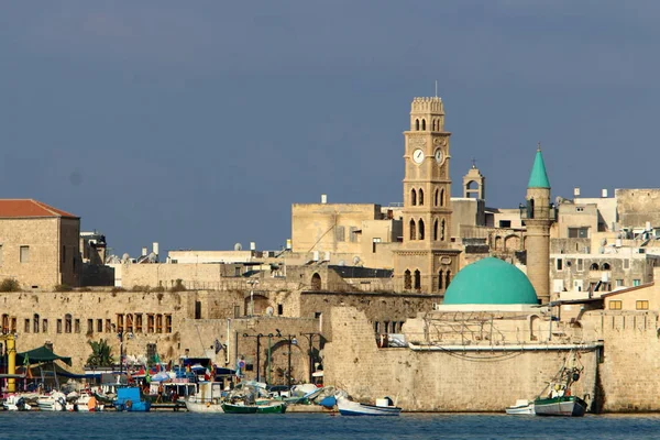 老城市英亩堡垒在地中海海岸 — 图库照片