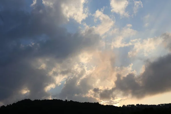 Pohled Zemi Nebe Závisí Denní Době Ročním Období Počasí Hlavní — Stock fotografie