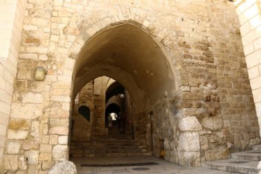 Merdiven bir bina ya da yapı unsurları olduğunu 