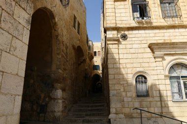 Merdiven bir bina ya da yapı unsurları olduğunu 