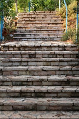 Merdiven bir bina ya da yapı unsurları olduğunu 