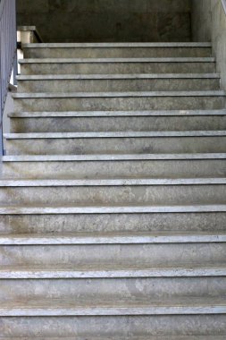 Merdiven bir bina ya da yapı unsurları olduğunu 