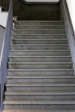 Merdiven bir bina ya da yapı unsurları olduğunu 