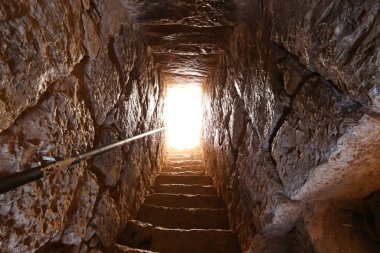 Merdiven bir bina ya da yapı unsurları olduğunu 