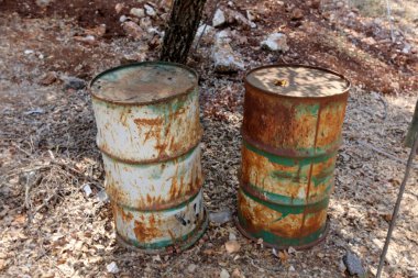 bir su varil ile natürmort 