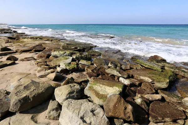 Stenarna Ligga Öppen Park Vid Stranden Medelhavet — Stockfoto
