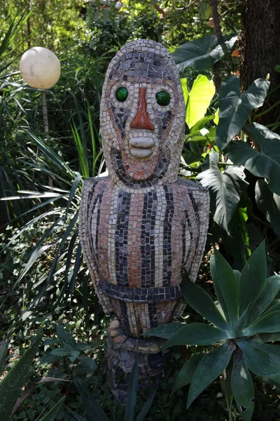 Figure Giocare Nel Parco Cittadino Dei Bambini — Foto Stock