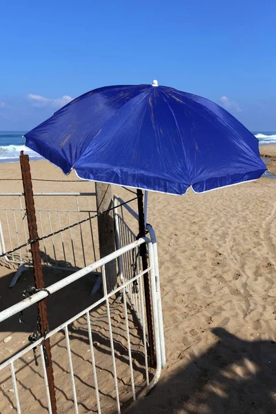 Paraplu Het Strand Aan Middellandse Zee — Stockfoto
