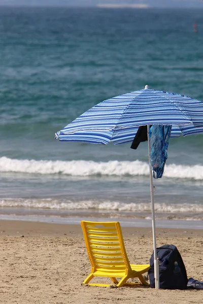 Paraplu Het Strand Aan Middellandse Zee — Stockfoto