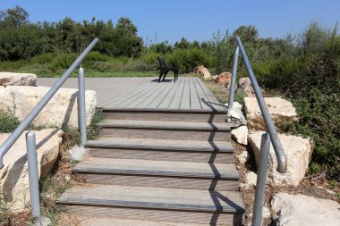 Kuzey İsrail bir açık şehir parkında bir Bank standları 