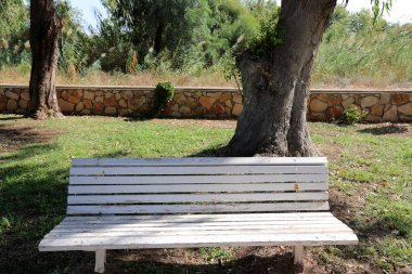 Kuzey İsrail bir açık şehir parkında bir Bank standları 