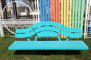 Kuzey İsrail bir açık şehir parkında bir Bank standları 