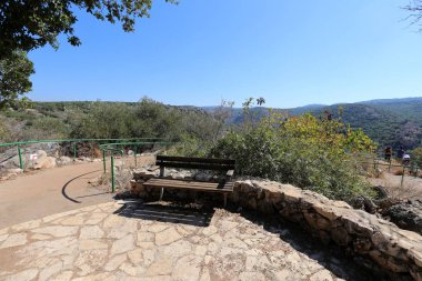 Kuzey İsrail bir açık şehir parkında bir Bank standları 