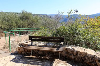 Kuzey İsrail bir açık şehir parkında bir Bank standları 