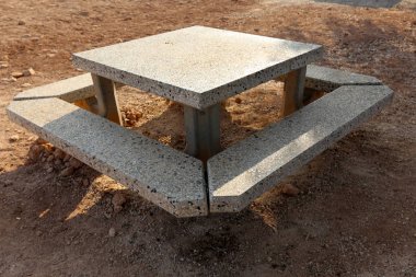 Kuzey İsrail bir açık şehir parkında bir Bank standları 