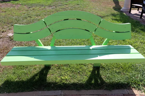 Kuzey İsrail bir açık şehir parkında bir Bank standları 