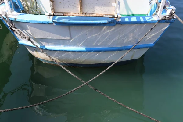 Amarre Lugar Especialmente Equipado Cerca Orilla Para Amarrar Barco Barcos — Foto de Stock