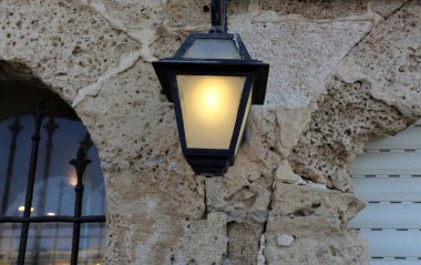 Şehir aydınlatma için büyük bir fener 