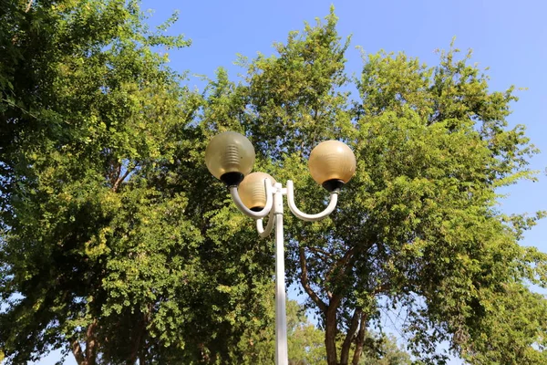 Una Gran Linterna Para Iluminar Ciudad —  Fotos de Stock