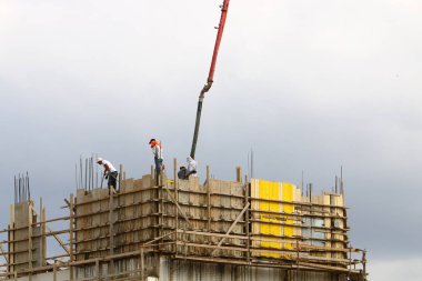 iş ve çalışma düzenlemeleri İsrail bir inşaat sahasında 