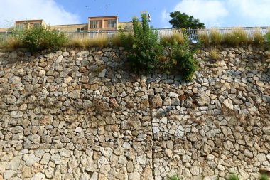 Eski bir kale eski taş duvar kalıntıları 